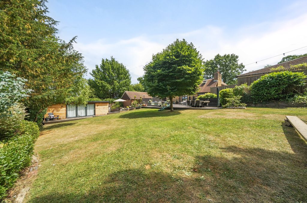 Property photo 2 of 38 1312503-16-685c0c...