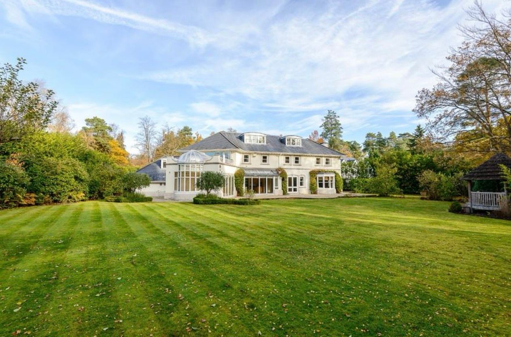 Property photo 1 of 8
