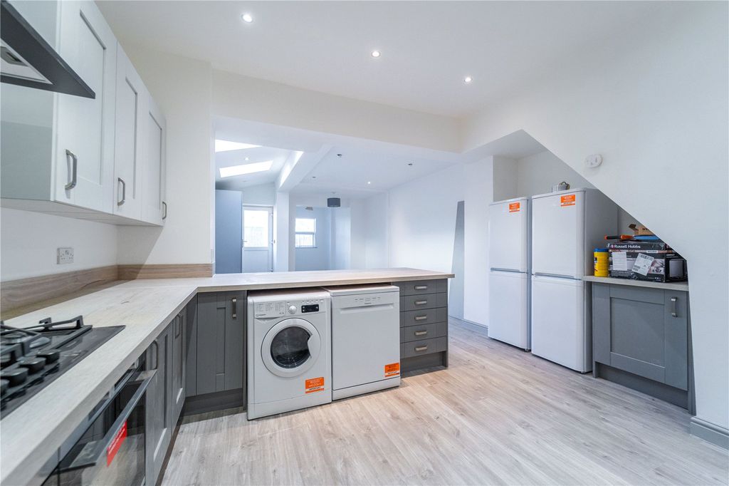 Property photo 3 of 48 Picture No. 11