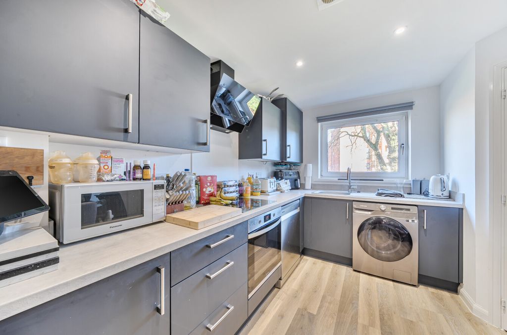 Property photo 2 of 11 1407153-9-6983586...