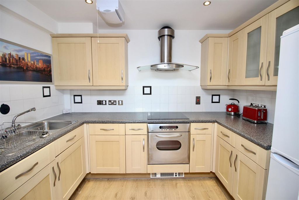 Property photo 3 of 11 78B23638-F779-4070-Bd7E-C99D1448469A_1_201_A.Jpeg