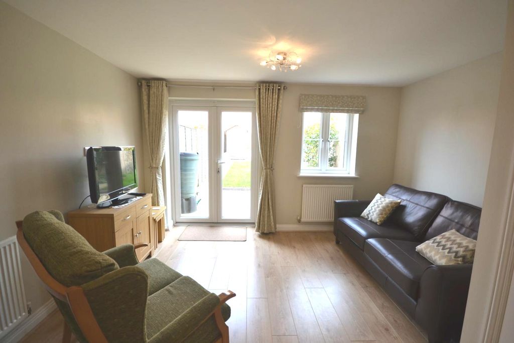 Property photo 2 of 8 Lounge