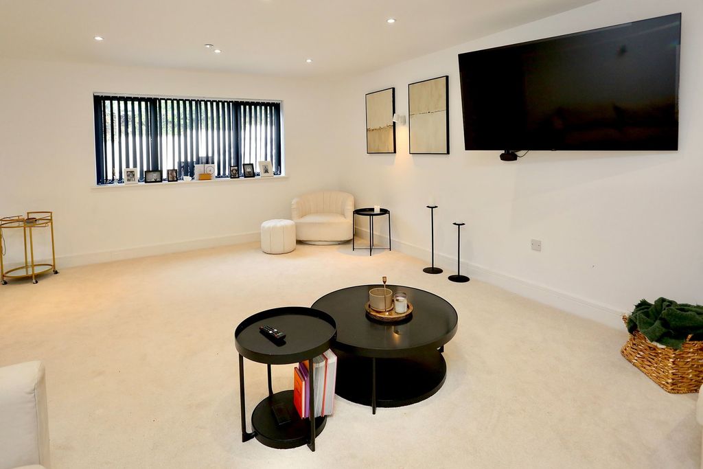 Property photo 3 of 27