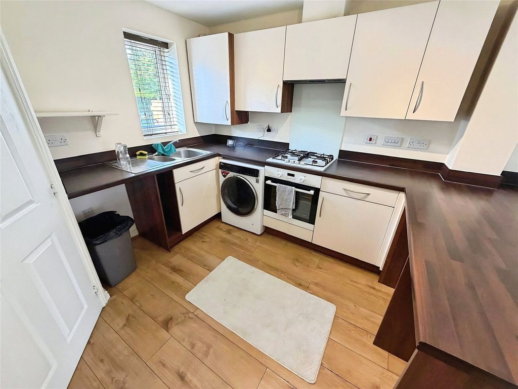 Property photo 2 of 11 Kitchen