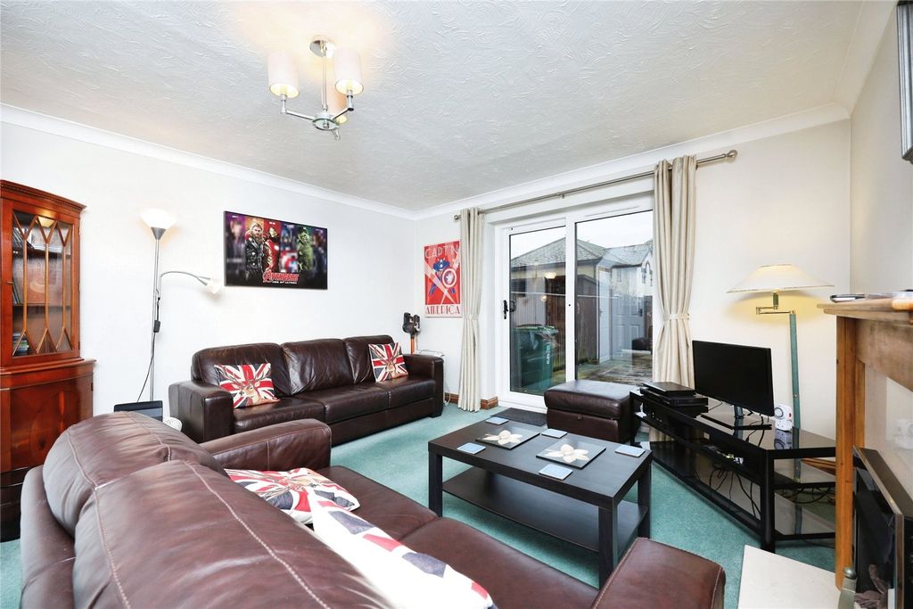 Property photo 2 of 14 Lounge