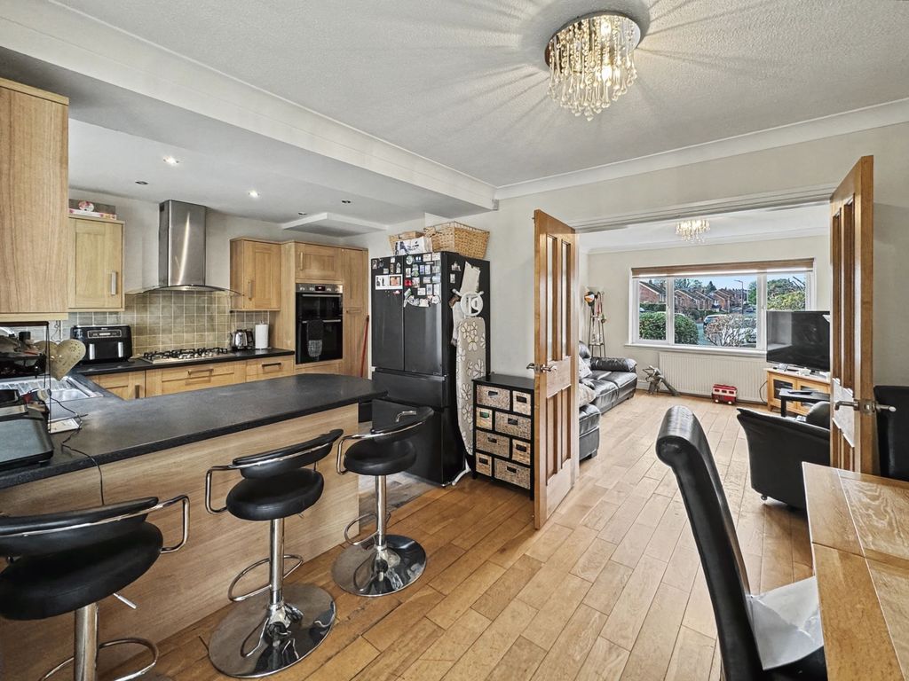 Property photo 2 of 25