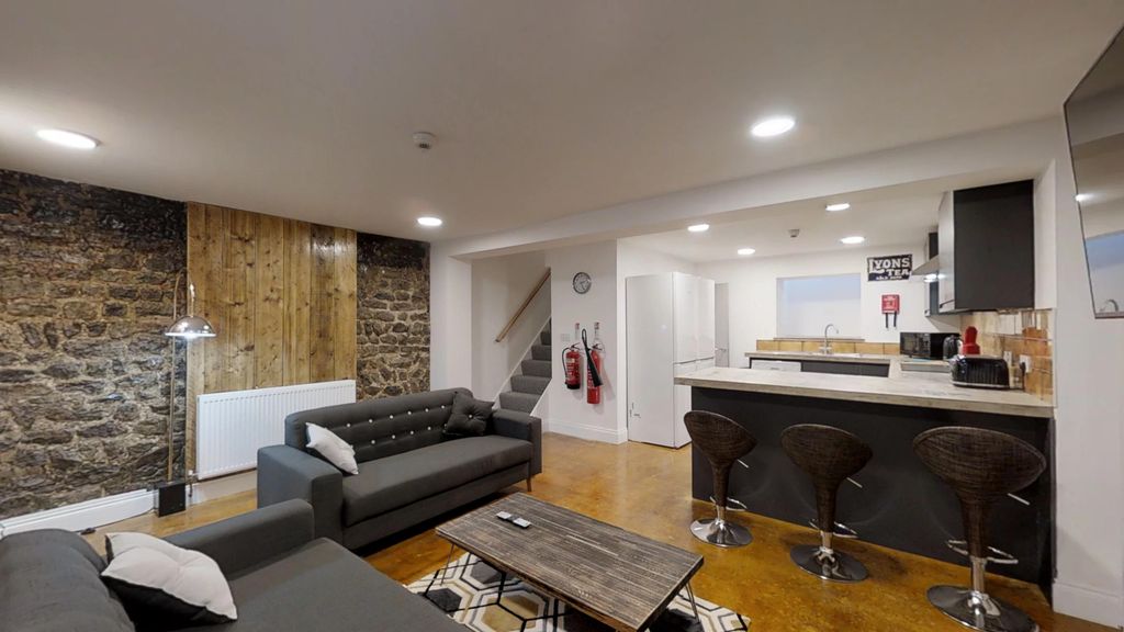 Property photo 3 of 8 Photo