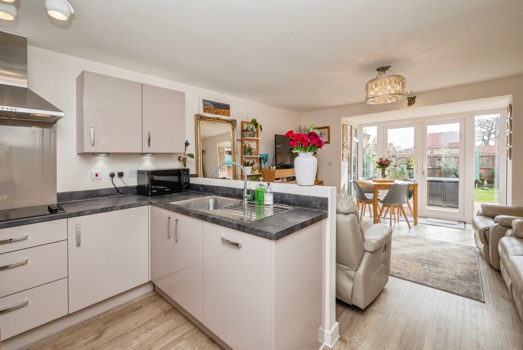 Property photo 2 of 21