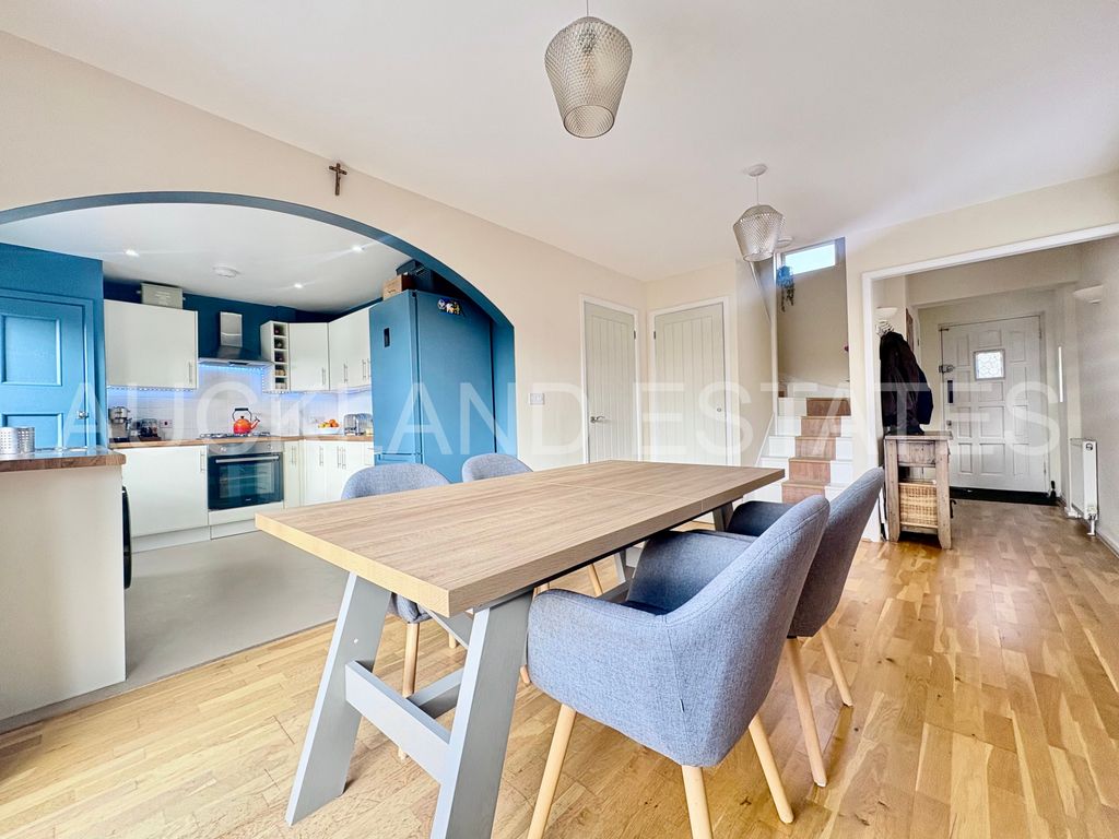 Property photo 2 of 21 Image00015