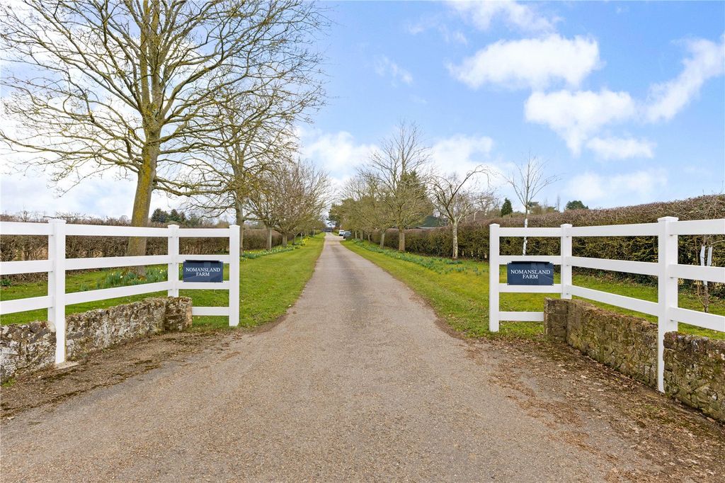 Property photo 1 of 14 Approach
