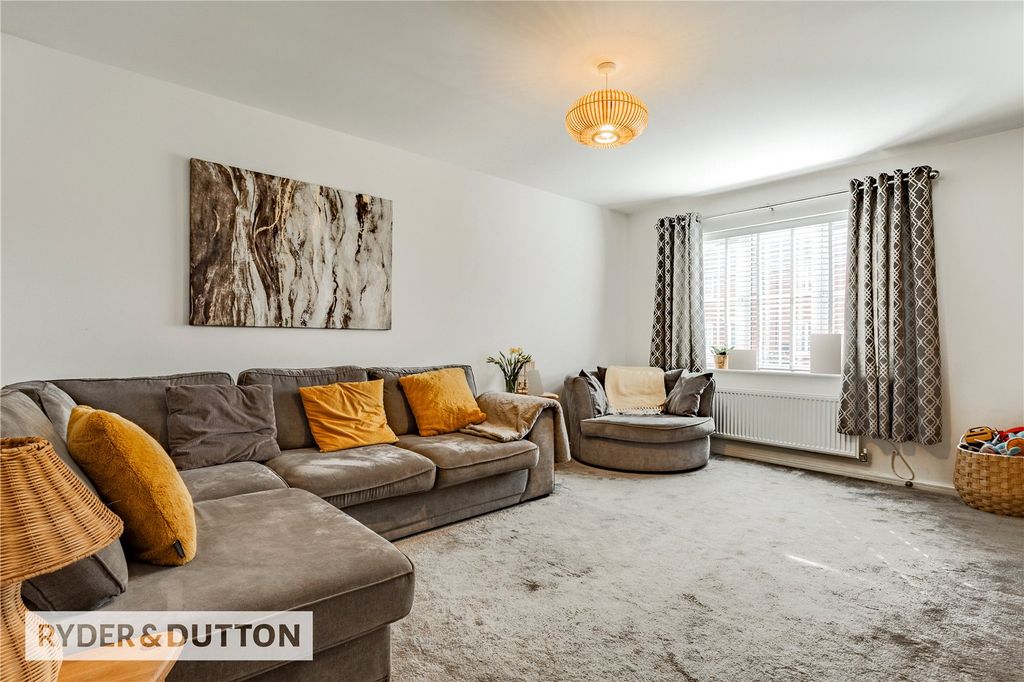 Property photo 3 of 20 Lounge