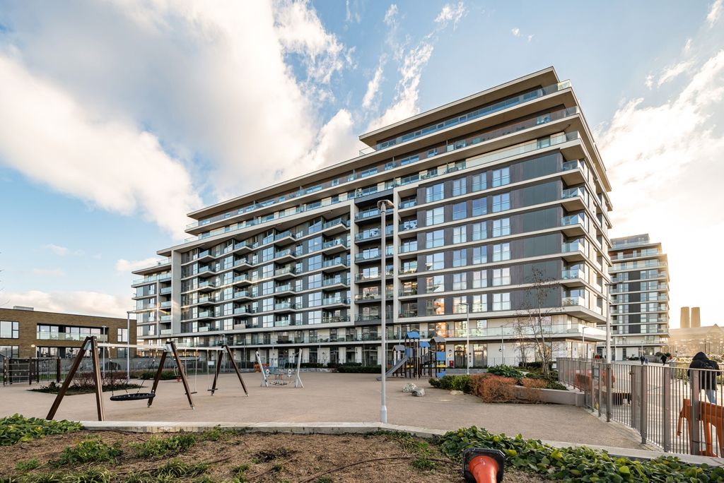 Property photo 2 of 20 External