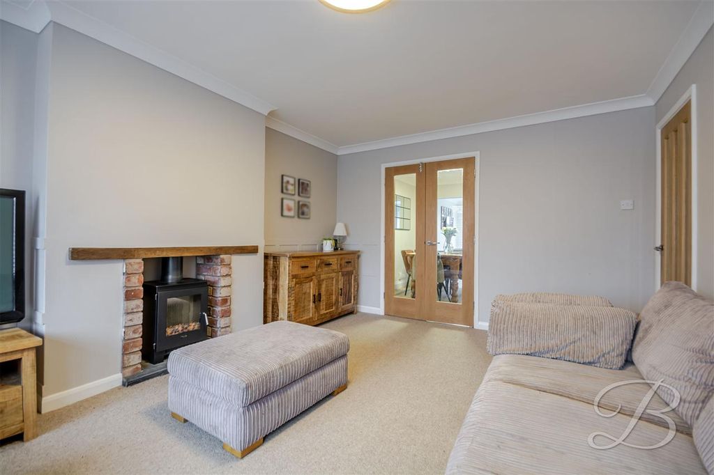 Property photo 3 of 31 Lounge