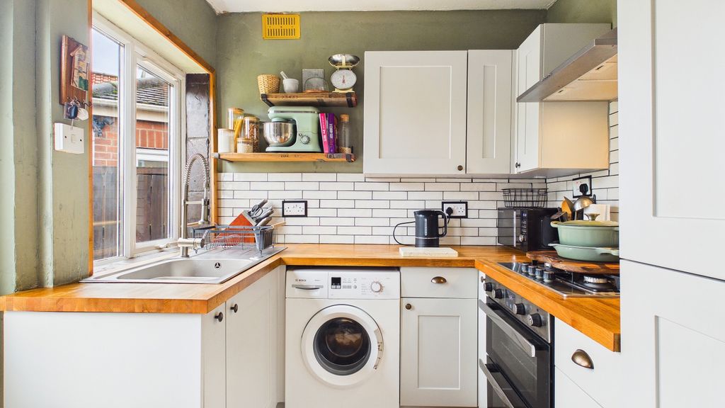 Property photo 2 of 17 Kitchen