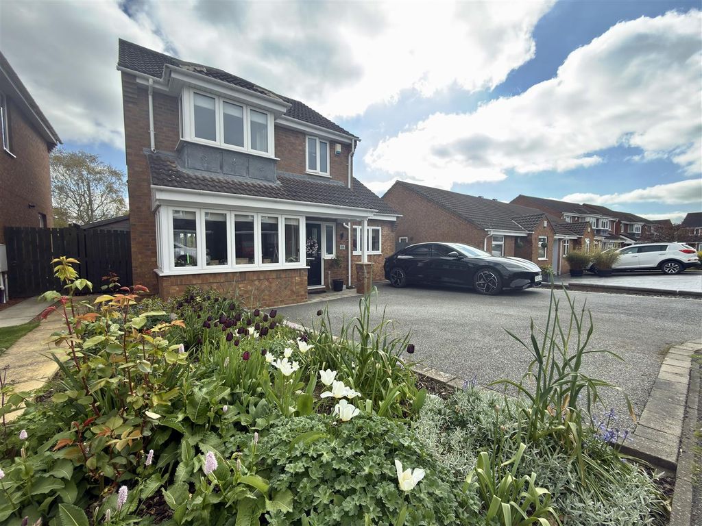 Property photo 1 of 11 Externally