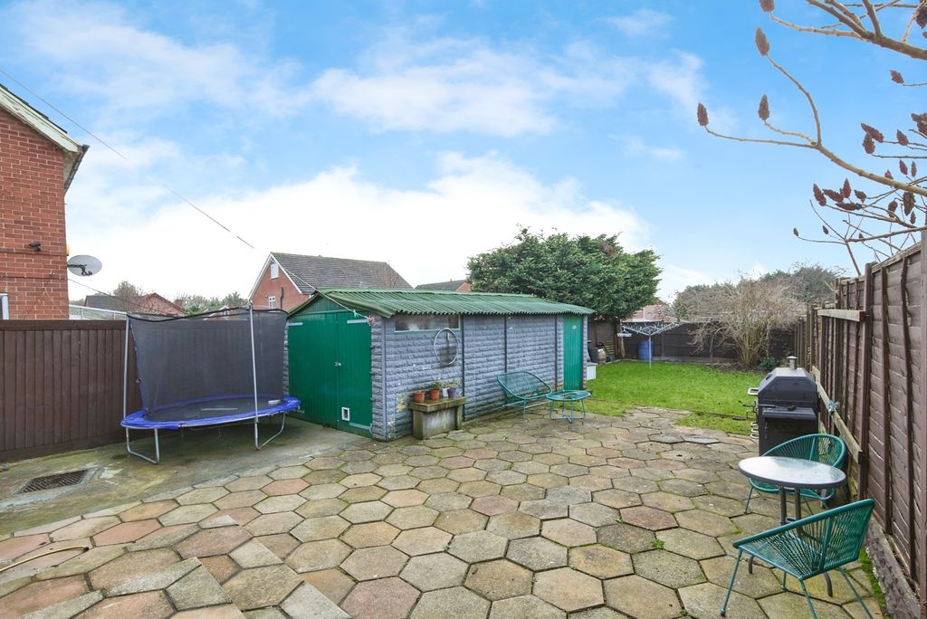 Property photo 2 of 18 Garden