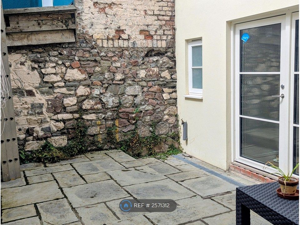 Property photo 2 of 29 Courtyard