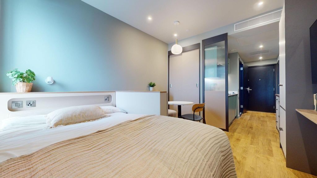 Property photo 1 of 19 Bedroom