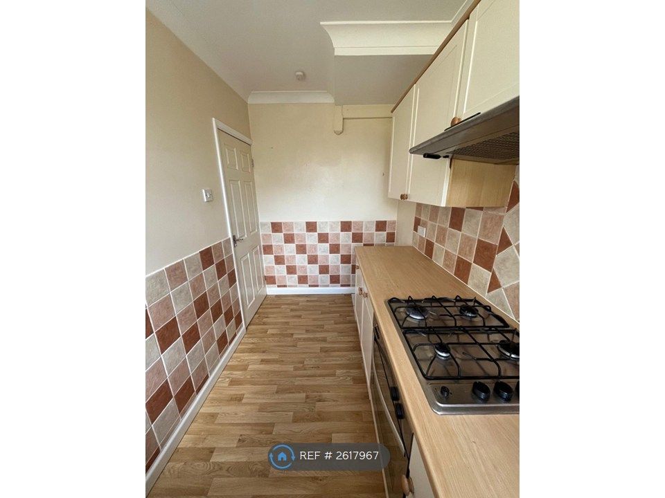 Property photo 3 of 16 Kitchen (Photo 3)