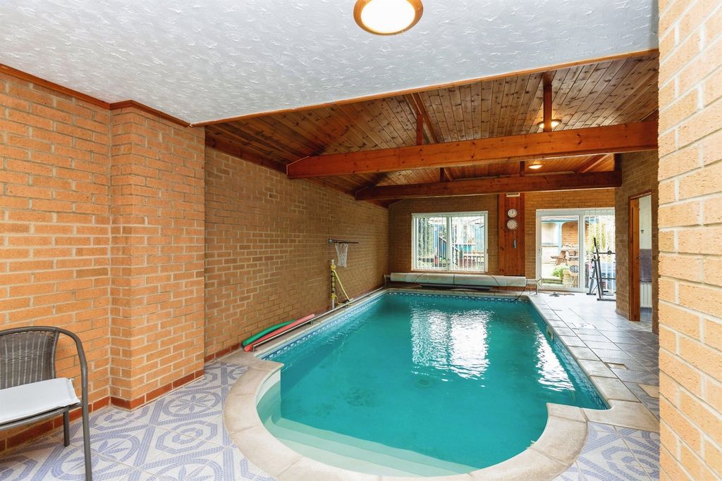 Property photo 3 of 19