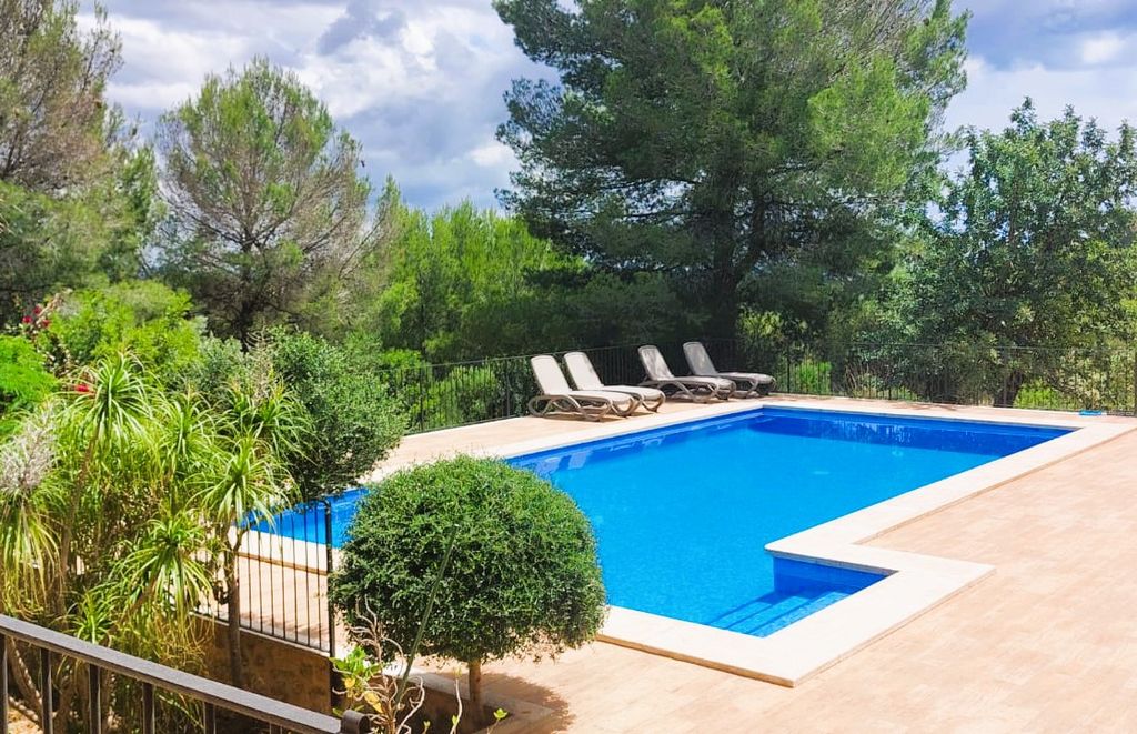 Property photo 3 of 27 3 81734.Jpeg