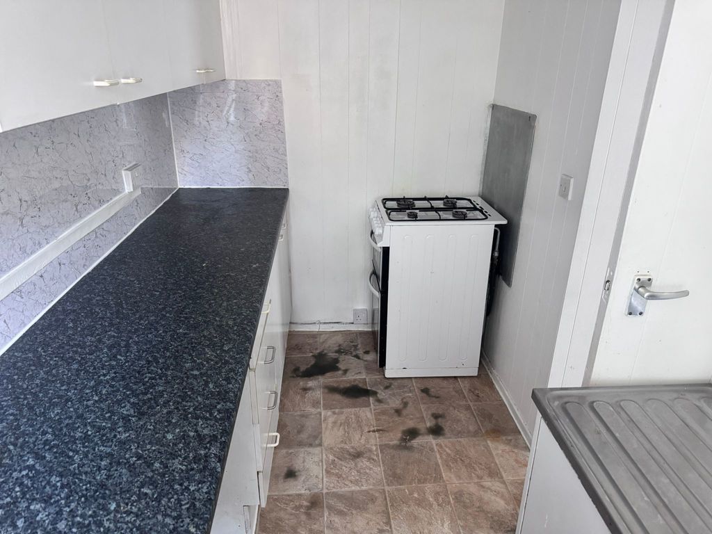 Property photo 2 of 10 Photo 5