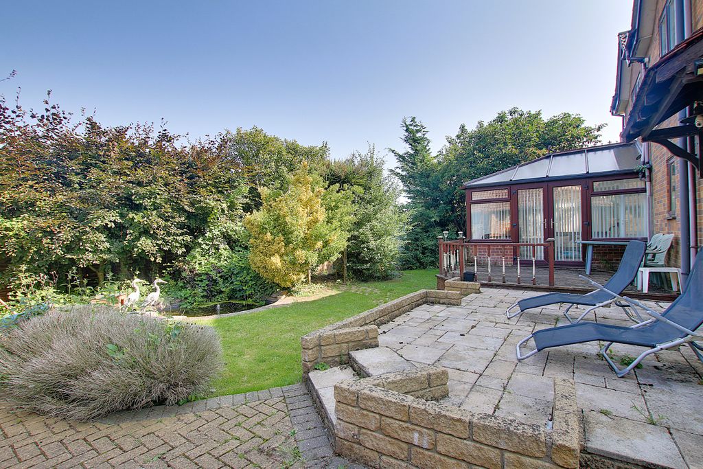 Property photo 2 of 37