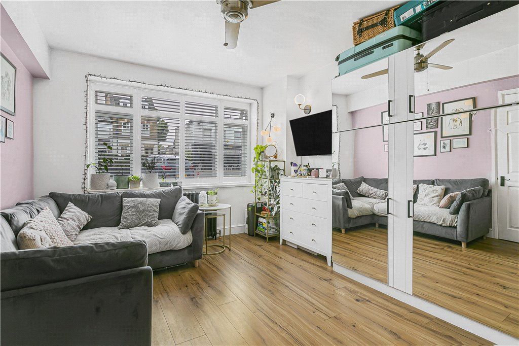 Property photo 2 of 14 Studio