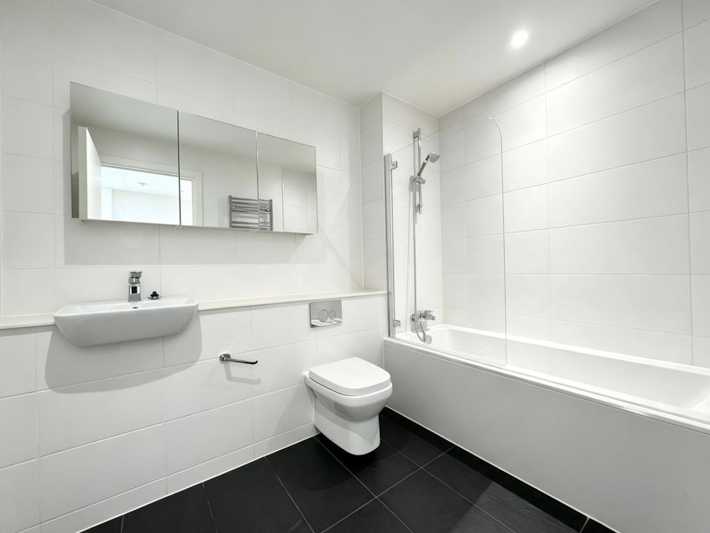 Property photo 3 of 5 24 Linacre - Bathroom