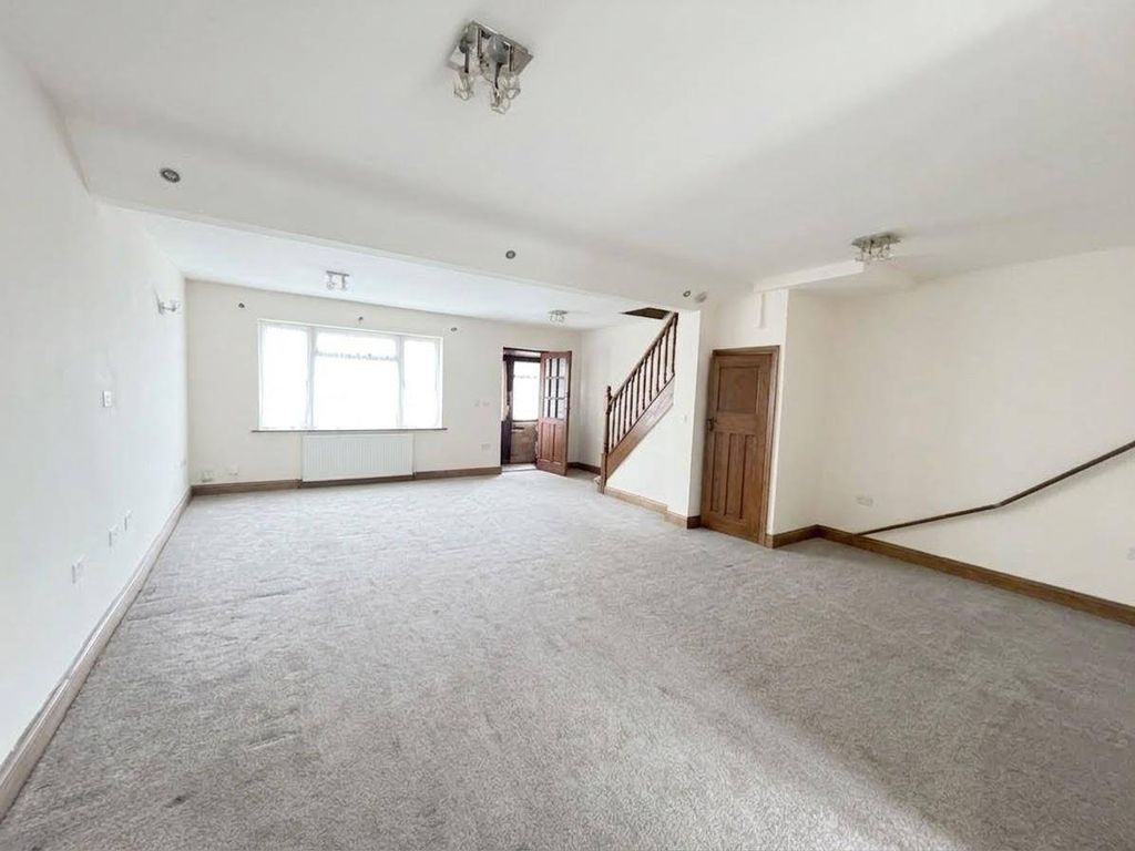 Property photo 2 of 9 Gallery