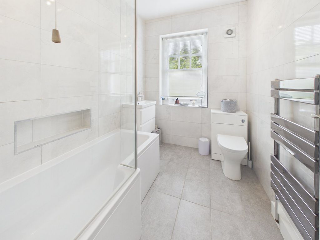 Property photo 3 of 25 Bathroom