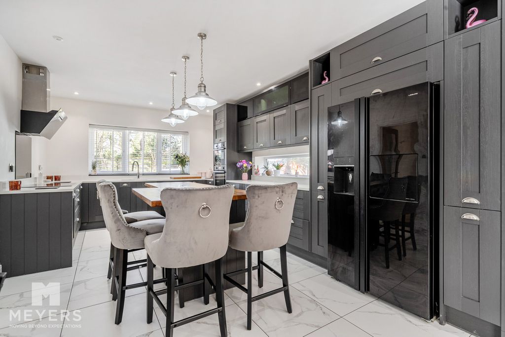 Property photo 3 of 33