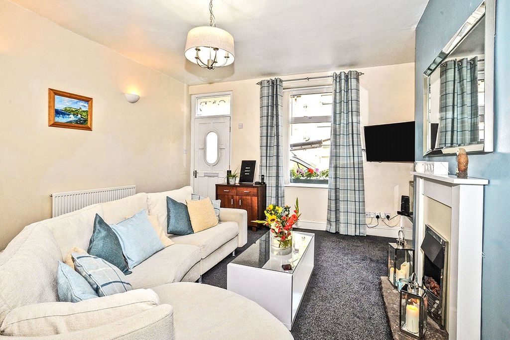 Property photo 2 of 8 Living Room