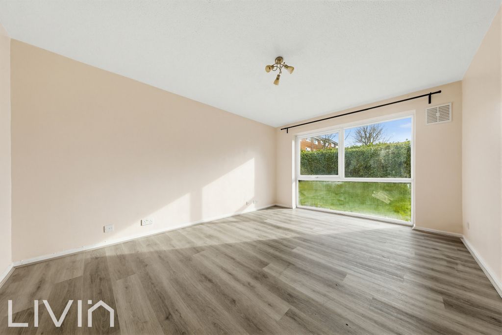 Property photo 3 of 9 5