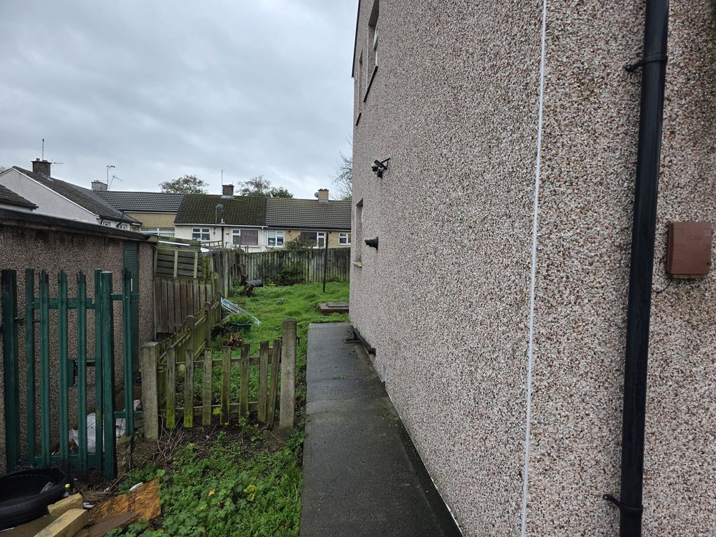 Property photo 2 of 33