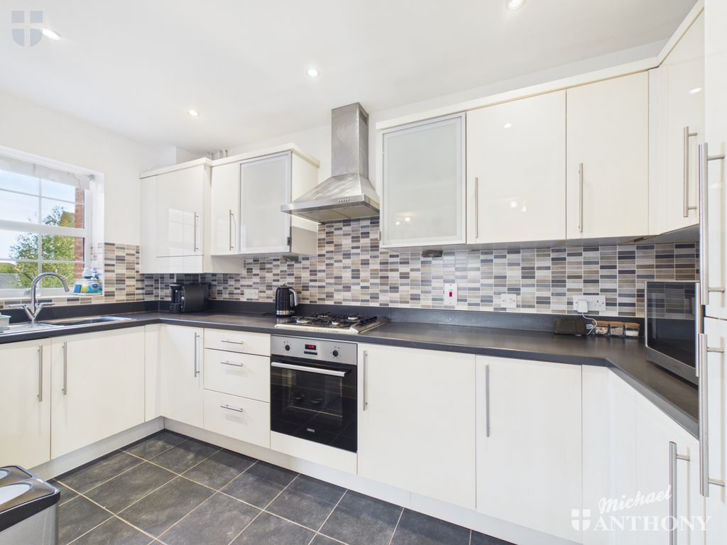 Property photo 3 of 10 Cam03218G0-Pr1168-Still004