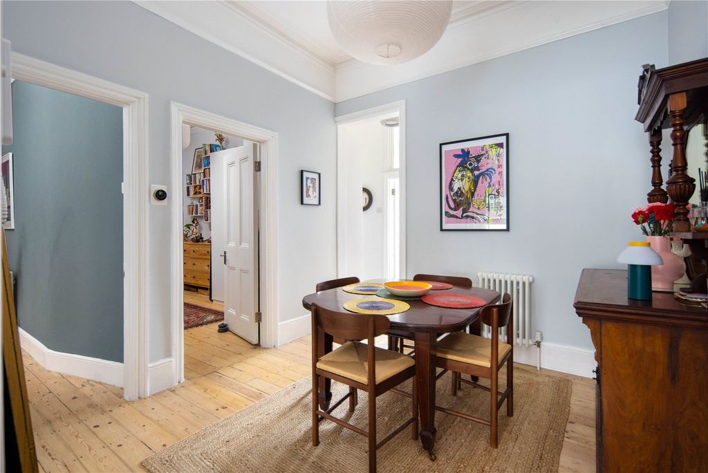 Property photo 3 of 16 Dining Area
