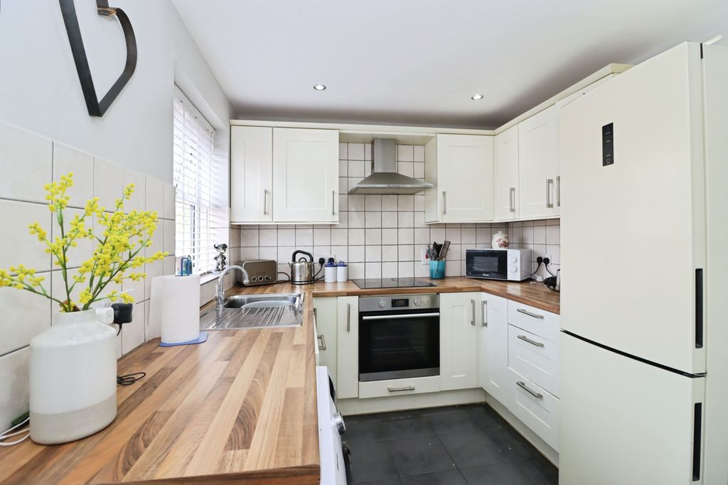 Property photo 2 of 15