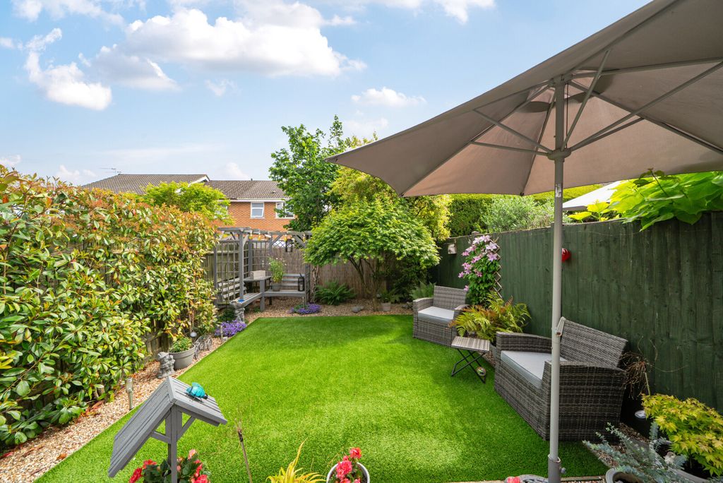 Property photo 2 of 12 Garden