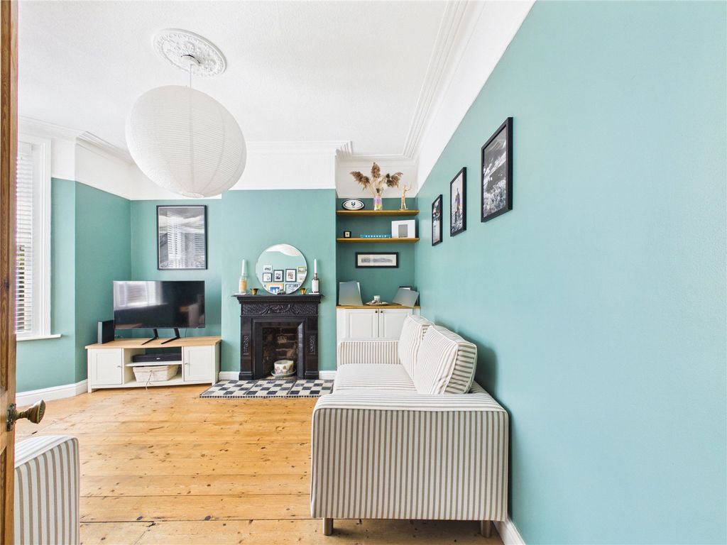 Property photo 1 of 16 Picture No. 04