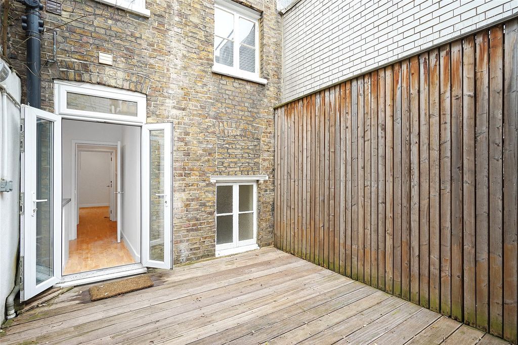 Property photo 3 of 11 Berwick Street