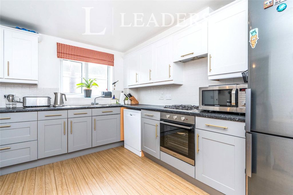 Property photo 3 of 9 Kitchen