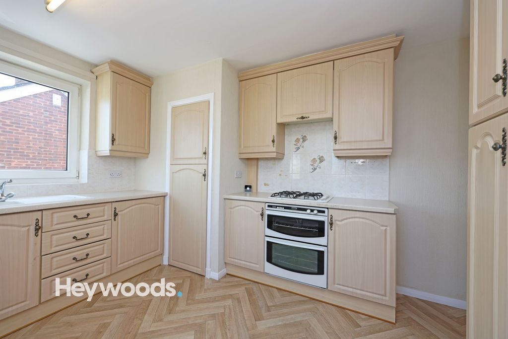 Property photo 2 of 32