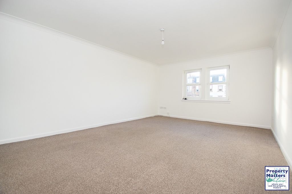 Property photo 2 of 12 Lounge