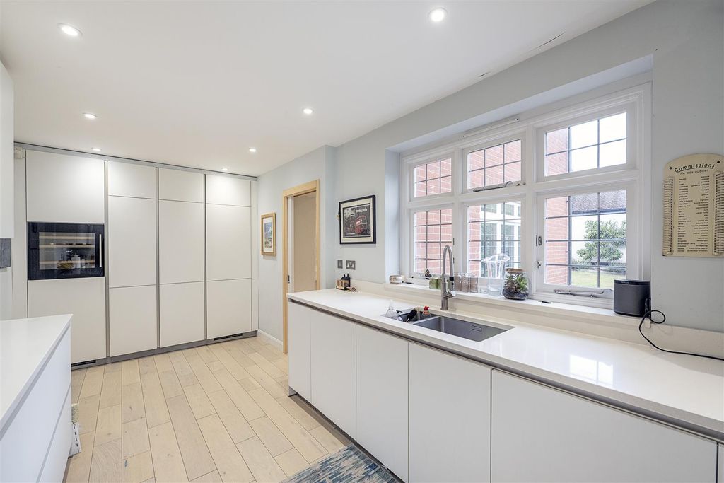 Property photo 2 of 12 Gainsborough-Avenue-25.Jpg