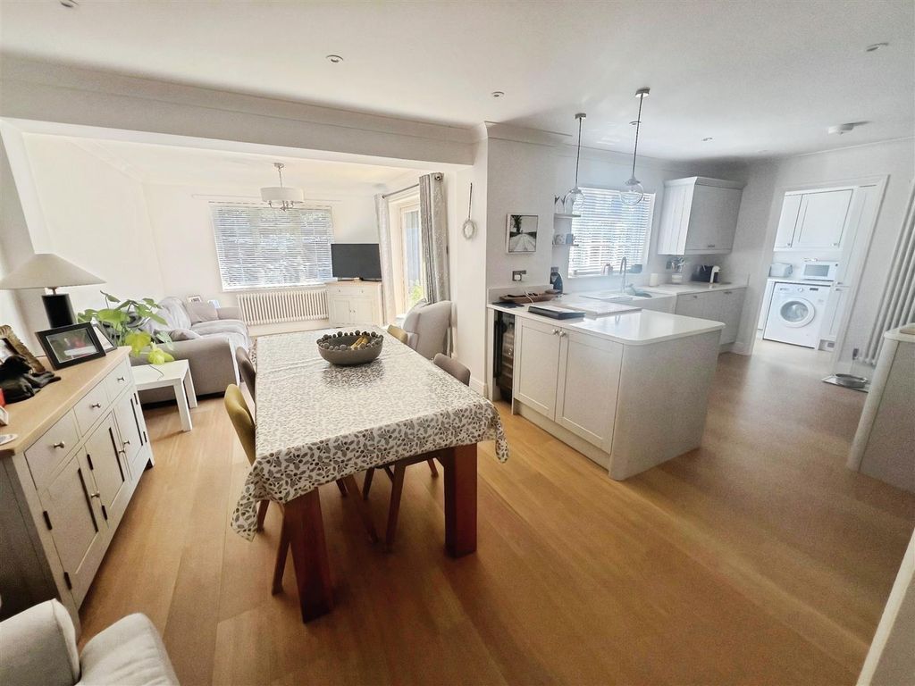 Property photo 2 of 17 Dinning Room