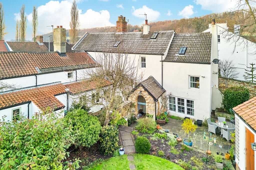 Property photo 3 of 39