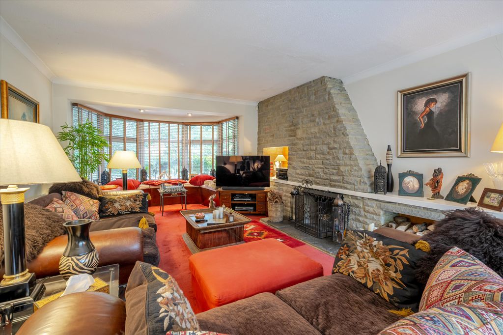 Property photo 3 of 21 Image