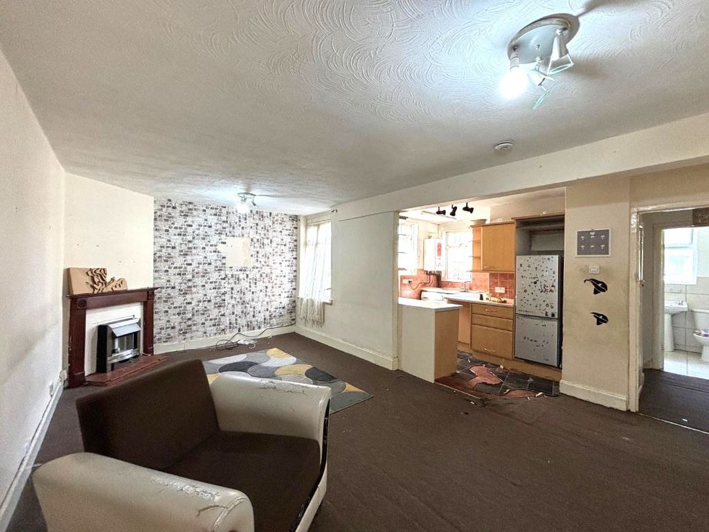 Property photo 3 of 8