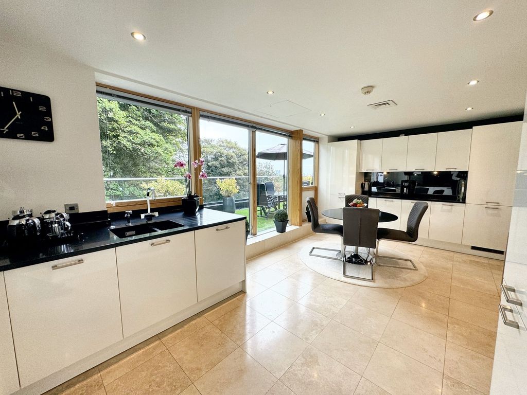 Property photo 3 of 45